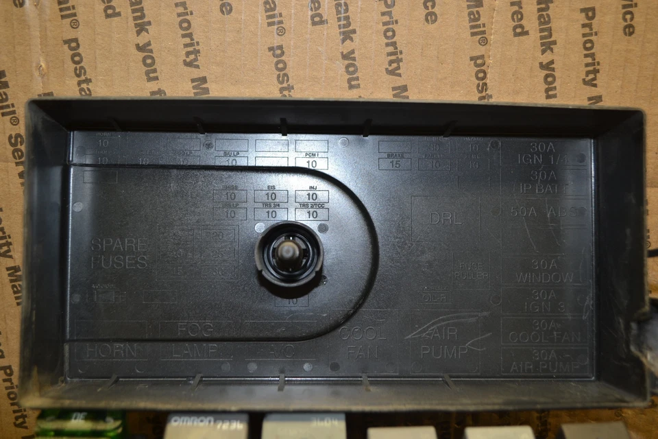 Оригинальный соединительный модуль коробки предохранителей 2000-2002 Saturn SL1 21025036 018-6F4 - Изображение 4 из 4