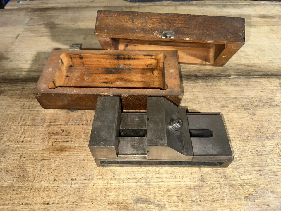VINTAGE TOOLMAKER MACHINIST GRINDING VISE WITH BOX - Image 2 of 4