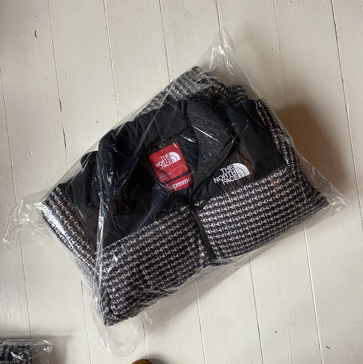 Veste tampon cloutée nuptse Supreme North Face noire taille extra large TOUT NEUF