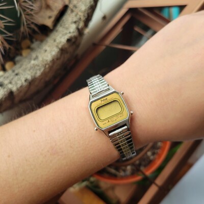 Vintage Pulsar Classic Womens Womans Silver Yellow Square Stretch Watch 