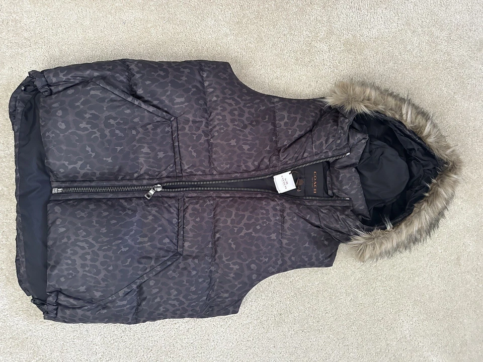 蔻驰女式小号动物印花羽绒背心 - 全新!! — 第 2/3 张图片