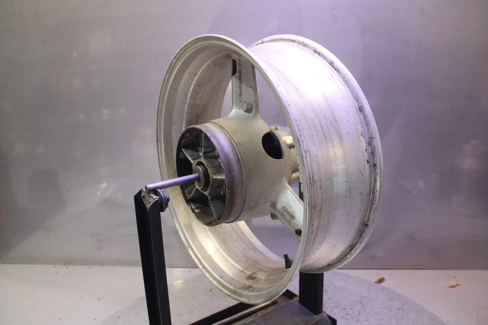 03-05 SUZUKI SV1000 REAR WHEEL BACK RIM Straight Foto 4 de 4