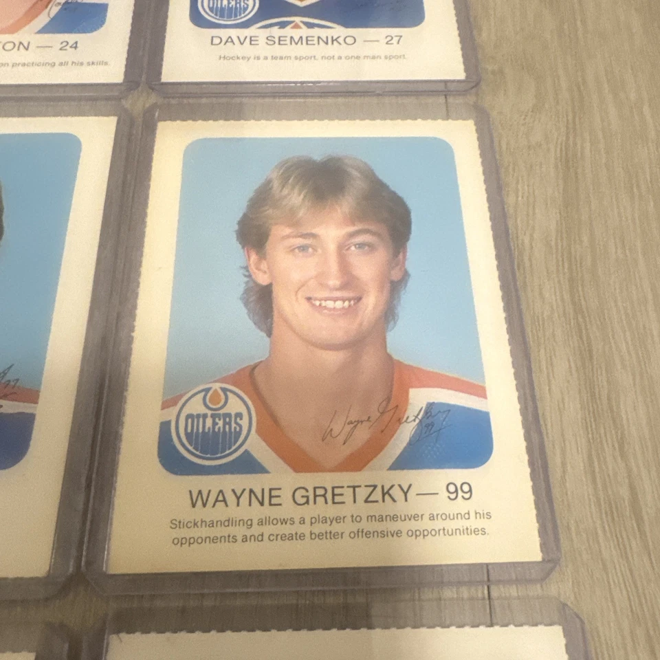 1982–1983 Edmonton Oilers red rooster card set. 30 Cards, 4 Gretzky Per Set Foto 2 de 4