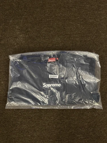 Sweat col rond logo boîte lavée suprême bleu marine Taille L EN MAIN