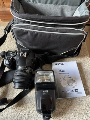 Pentax K K-m 10.2MP Digitalkamera - Schwarz (Kit mit 18-55mm Objektiv)