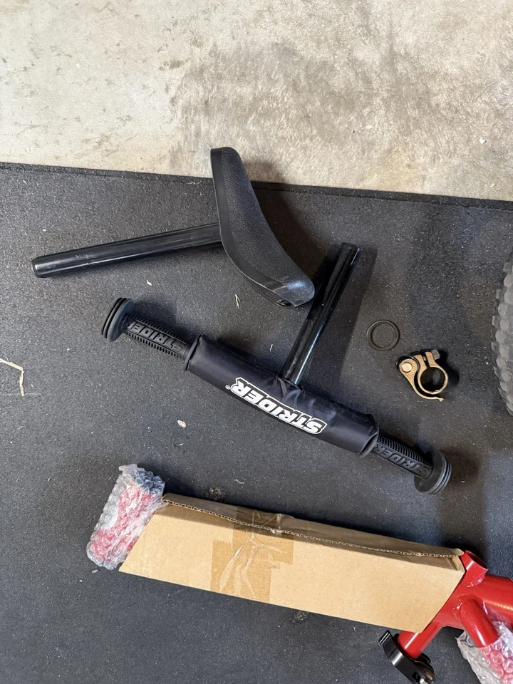 Strider cuadrado nuevo con piezas usadas - rojo Foto 3 de 4