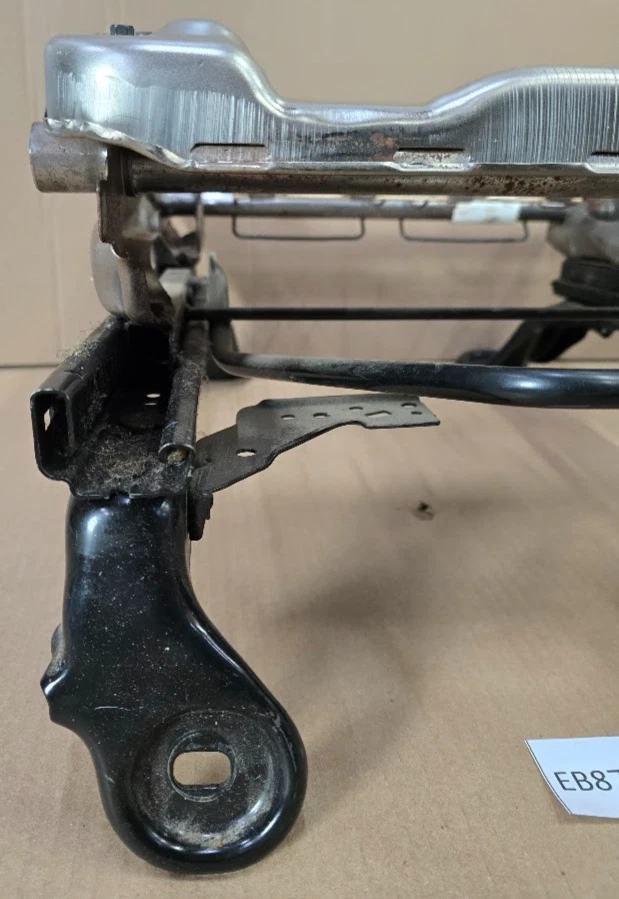 OEM 2013-2018 RAM 1500 2500 Ajustador de asiento de pasajero delantero Base manual Pista BUENO Foto 3 de 4