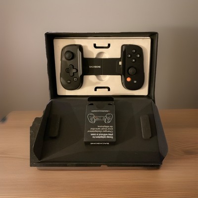 Backbone One for iPhone (Lightning) - Gaming Controller - Black