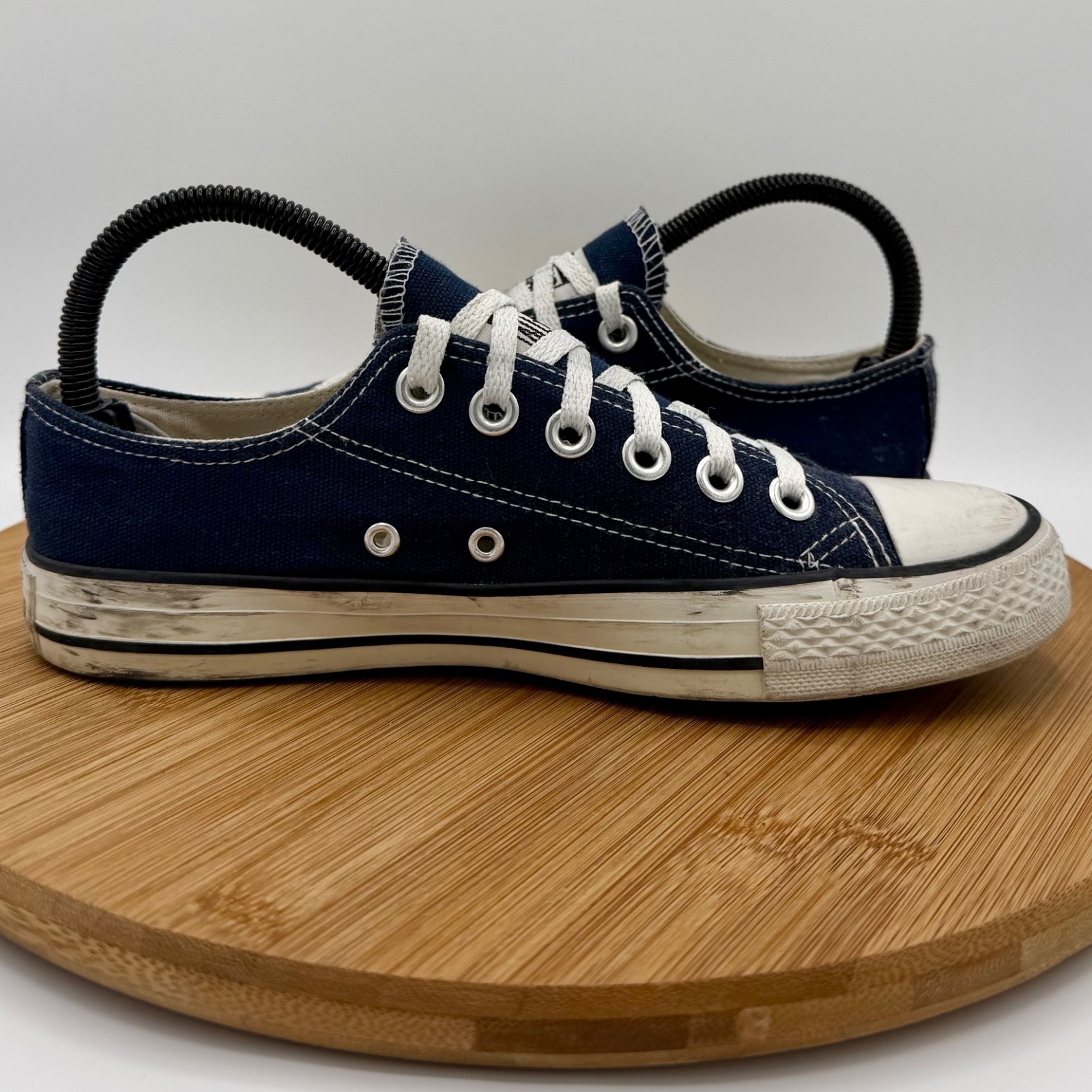 Converse Chuck Taylor All Star Low Top Women's Size 7 Navy Blue Canvas thumbnail 9