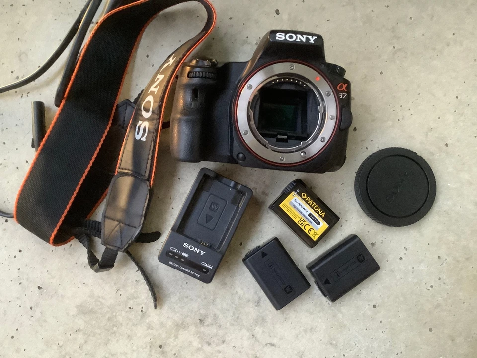 Sony SLT-A37 16,1 MP Digitalkamera - Schwarz (Kit mit Nur gehäuse Objektiv)