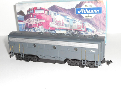 Athearn 3010 F7B Dummy section for Southern Pacific #8296. No motor.Ex Cond. Box