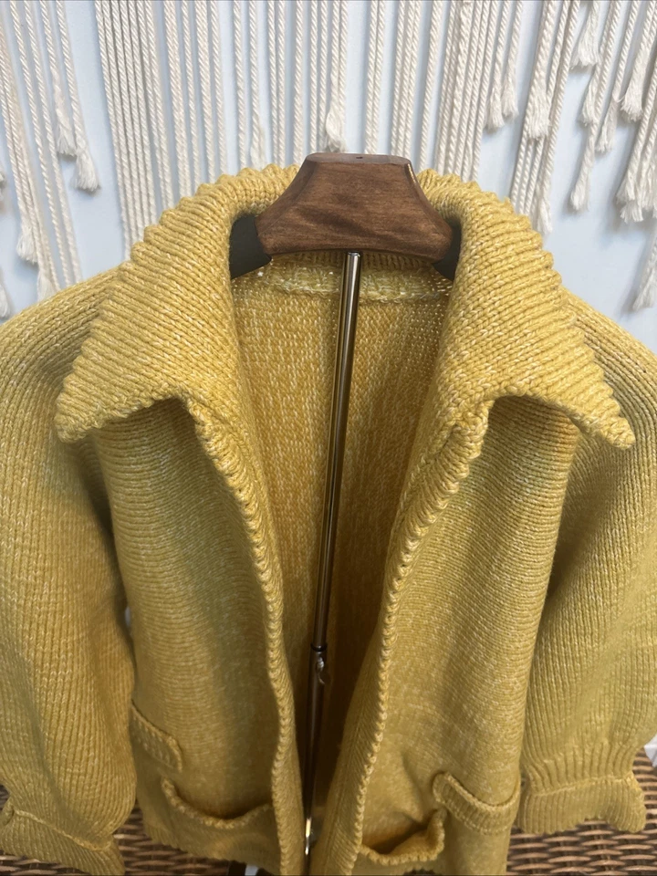 Cárdigan de Colección Hecho a Mano Grueso Tejido Años 60 Frente Abierto Cuello Amarillo Bolsillos Lana Foto 2 de 4