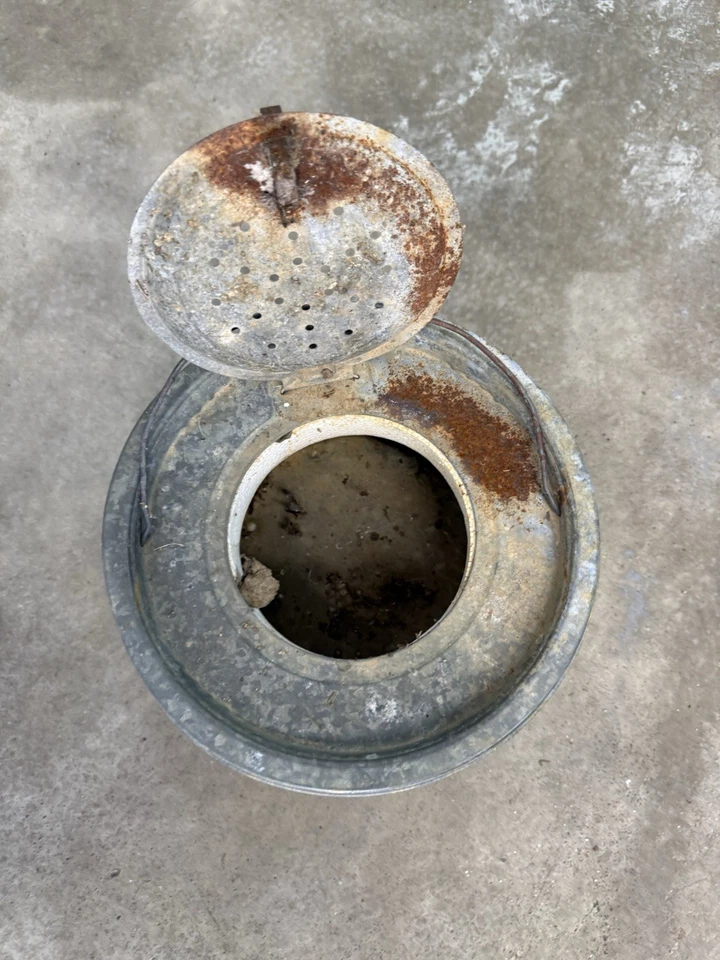 Antique Vintage Round Galvanized Metal Fishing Bait Bucket Minnow Pail w/ Handle - Image 4 of 4