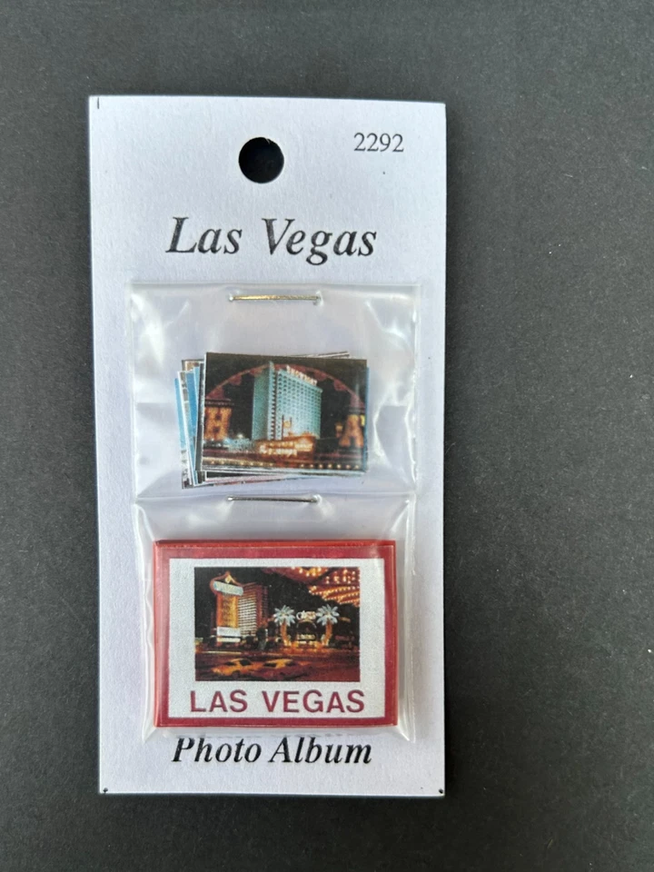 Álbum de fotos en miniatura de casa de muñecas de "Las Vegas" con 10+ fotografías de Las Vegas Foto 2 de 2