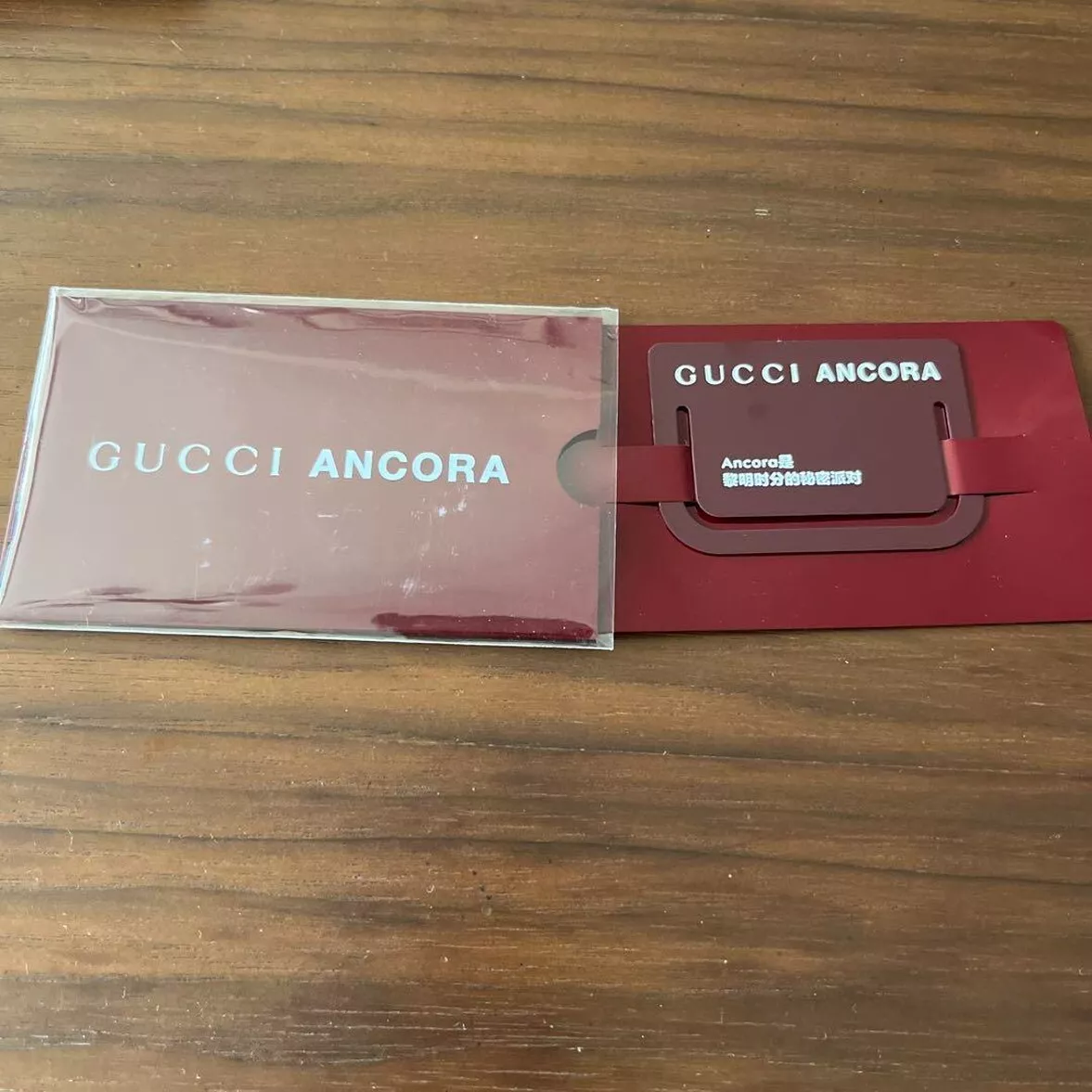 Gucci Ancora Bookmark Event Limited rouge foncé métal plaqué 2,2 pouces * 1,6 pouces neuf Japon