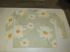 Davi & Dani Women's White Yellow Sunflowers Lightweight Sweater Size M