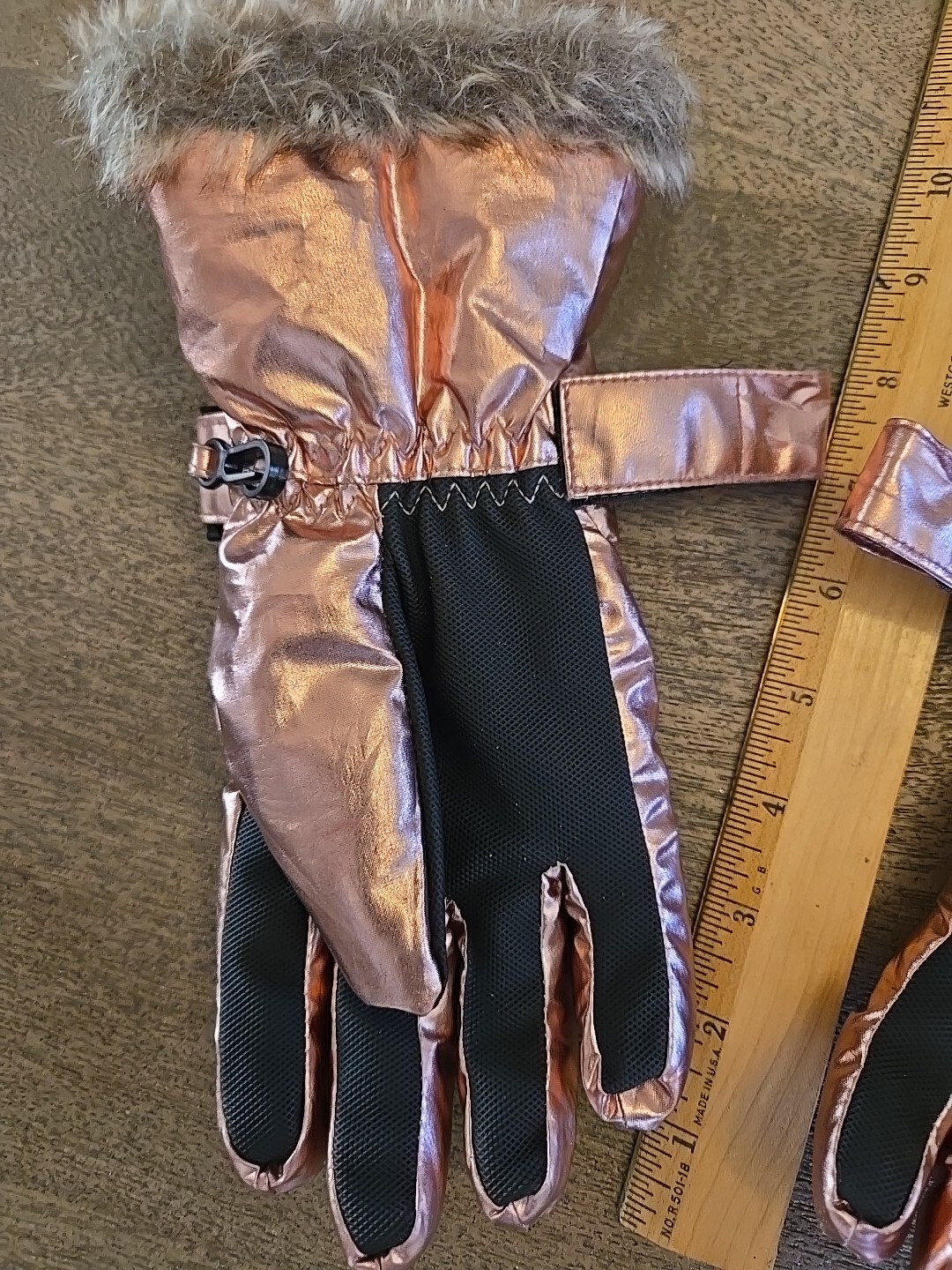 SWISS TECH GIRLS Copper Tone Color GLOVES  S-M See All Pics And Description 