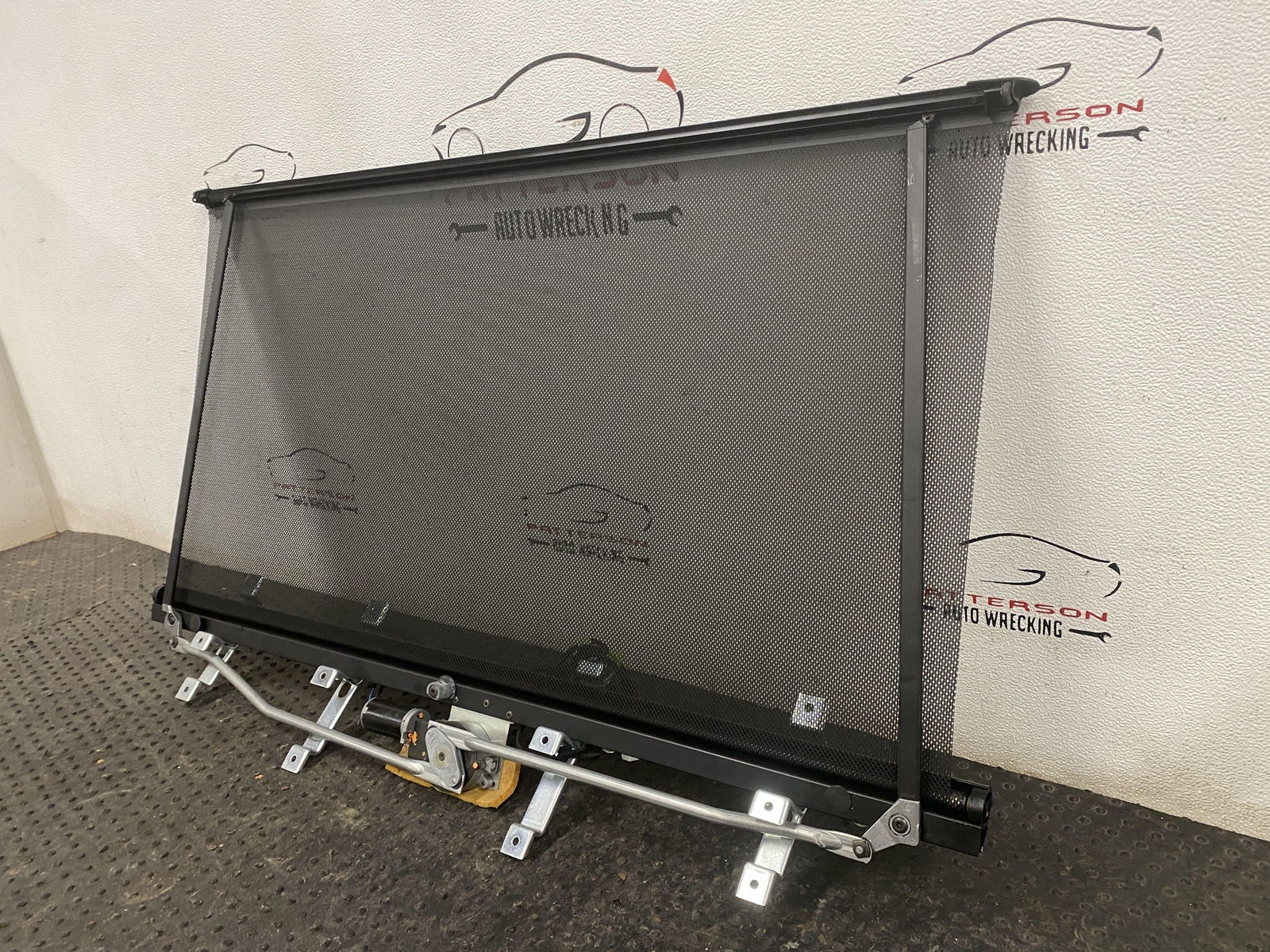 2006 MASERATI QUATTROPORT REAR BACK GLASS WINDOW POWER SHADE