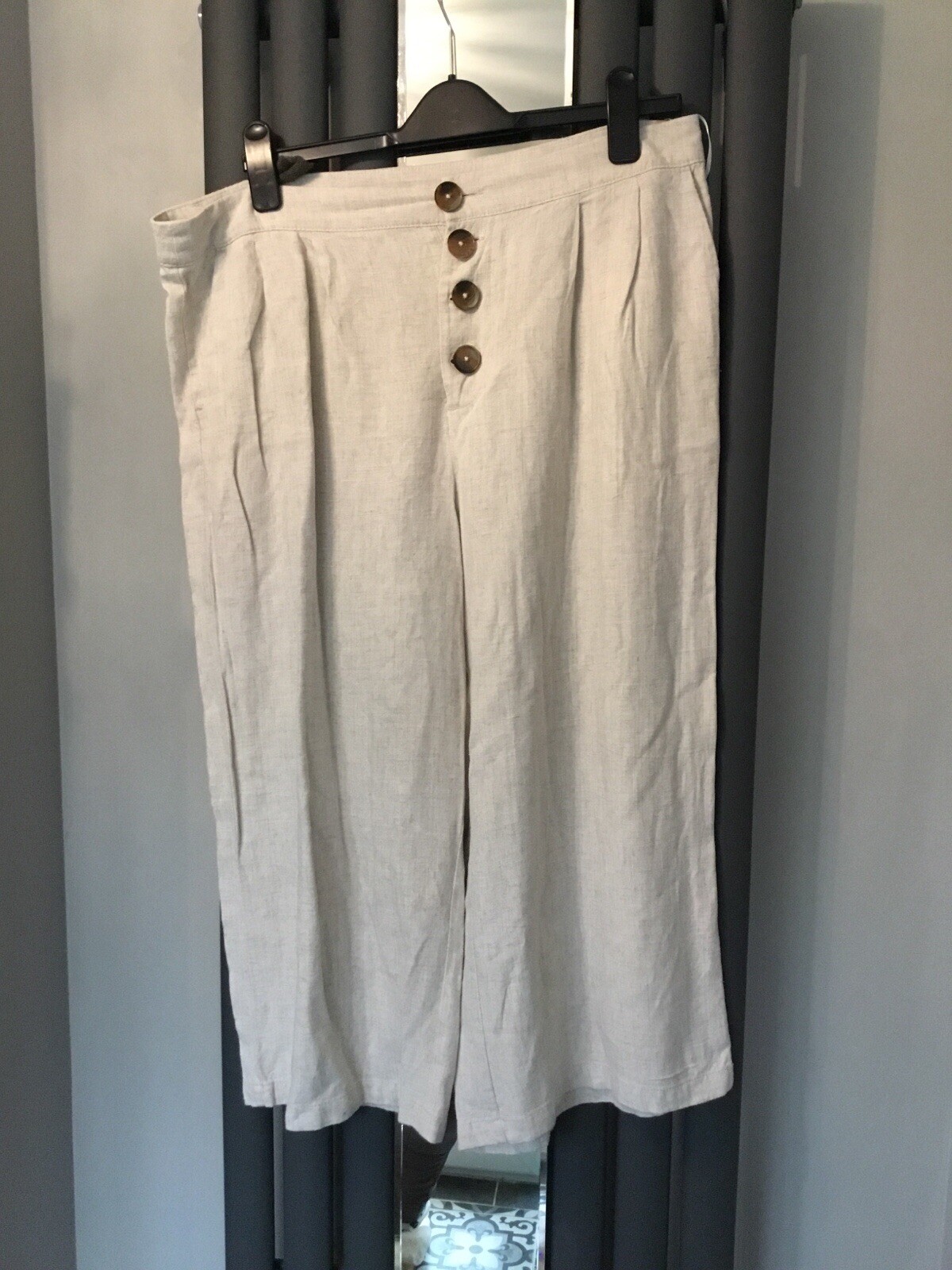 Peacocks. Ladies linen mix crop trousers. Oatmeal. Size 14, Buttons, Summer