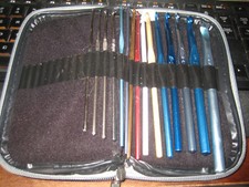 Lot of 15 Crochet Hooks 10,0,00, ,C,D,E,F,G,H,I,J,K,N,M with zippered case