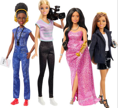 SET 50 (FR) MATTEL BARBIE 4PUPPEN PACK NRFB CINEMA CARRER 2023