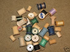 BIG LOT of 34 wooden thread spools - 24 tan/white, 5 green, 1 gray, 4 blue