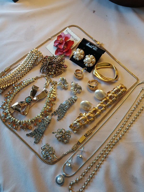 Vintage Signed Jewelry Lot Coro Weiss Trifari Monet Napier Corocraft 17 Pieces