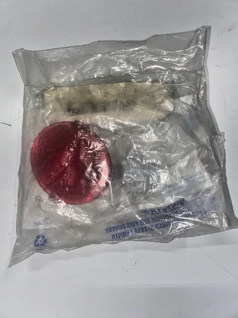 1999-2013 REFLETOR DE AVISO DE PORTA LATERAL VERMELHO GM GENUÍNO, PEÇA NOVA DO FABRICANTE, P/N 22612756 - Imagem 2 de 4