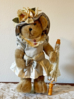 Boyds Bear ''Abigail Rose Primsley ''- #912645  W/ Tags & Parasol TJs Best Dressed
