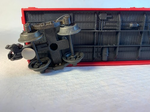 LIONEL STD 'O' 6-9807, STROHS BOHEMIAN BEER REEFER, OB (1974) - Picture 6 of 8