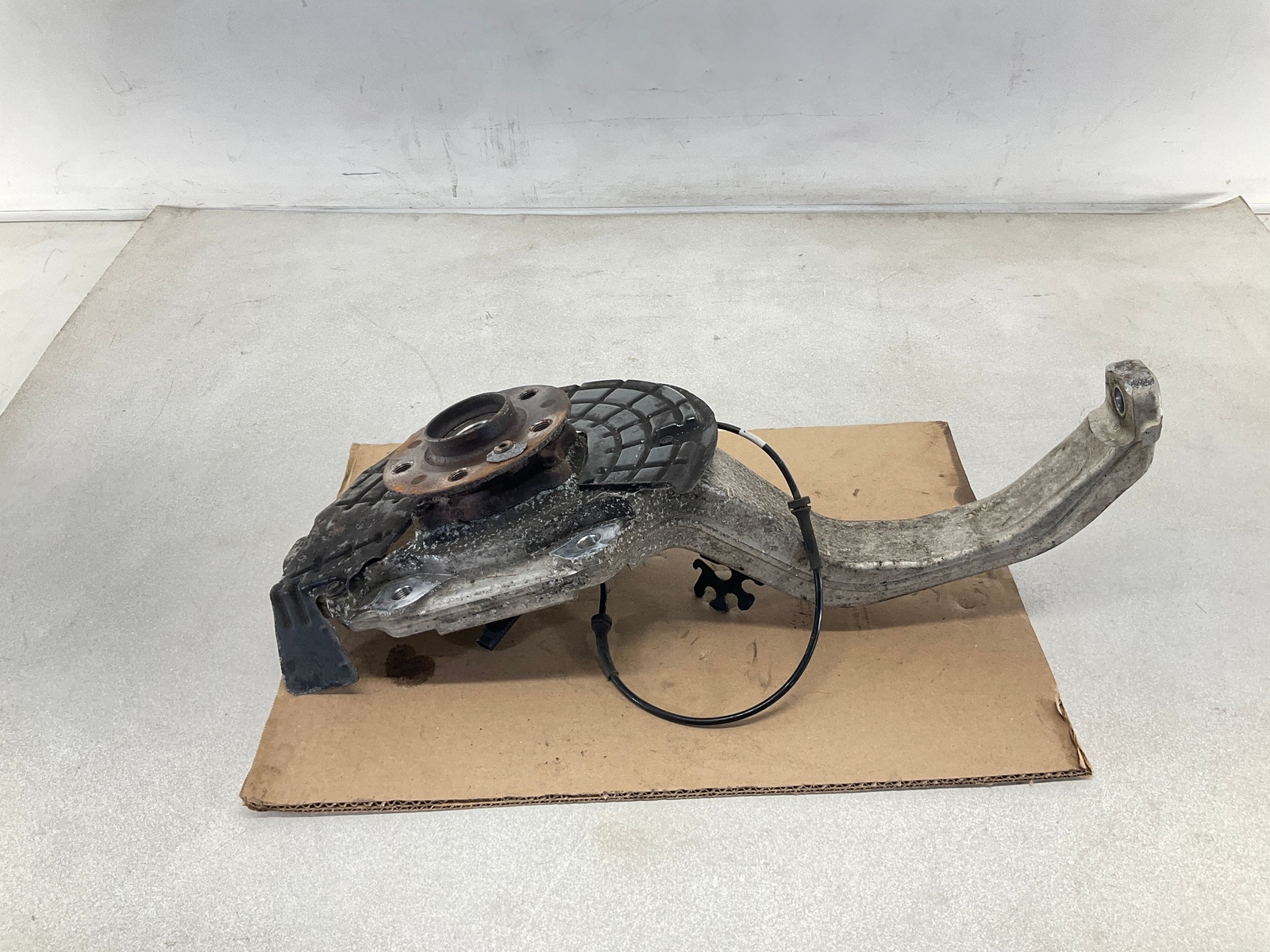 17-20 MASERATI Levante Front Right Passenger Spindle Knuckle OEM