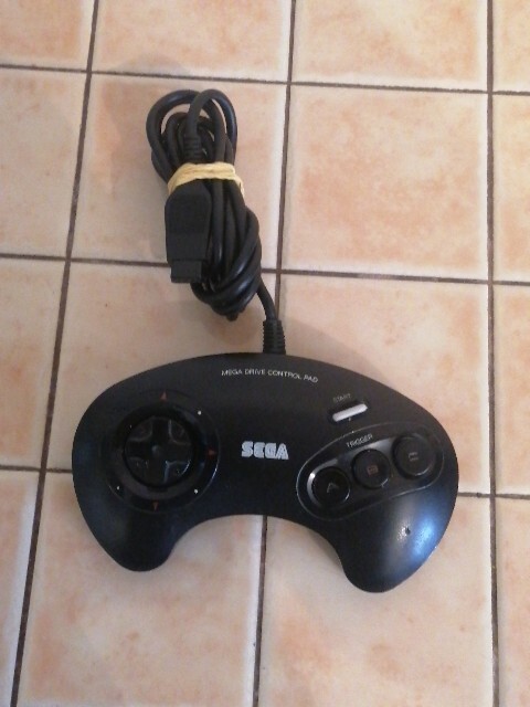 Sega Mega Drive / Genesis 6 buttons Controller Pad Manette (Gebraucht) in Echichens für CHF 19