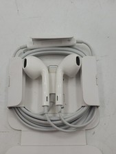 Apple Wired EarPods w/Lightning Connector White NEW In-Ear/Built In Microphone