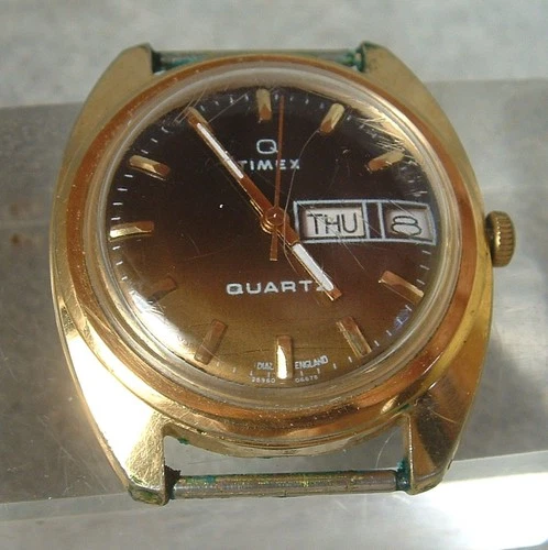Vintage Gold Tone Timex Q Quartz Dual England Day and Date Men's Wrist Watch