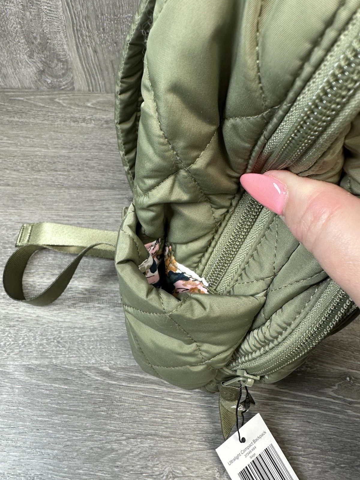 Zaino trapuntato compatto ultraleggero Vera Bradley verde salvia piccolo prezzo al pubblico consigliato $ 155 nuovo con etichette