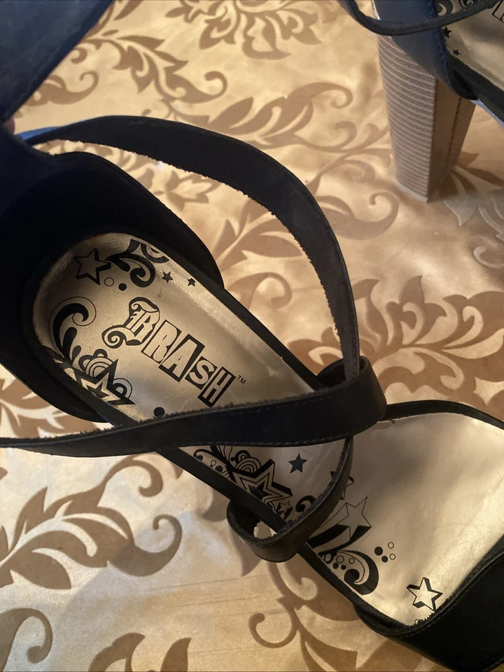 Brash - Tacones altos negros con tiras elegantes talla 10 - Usados en excelente estado - Sin caja - Clásicos Foto 2 de 4