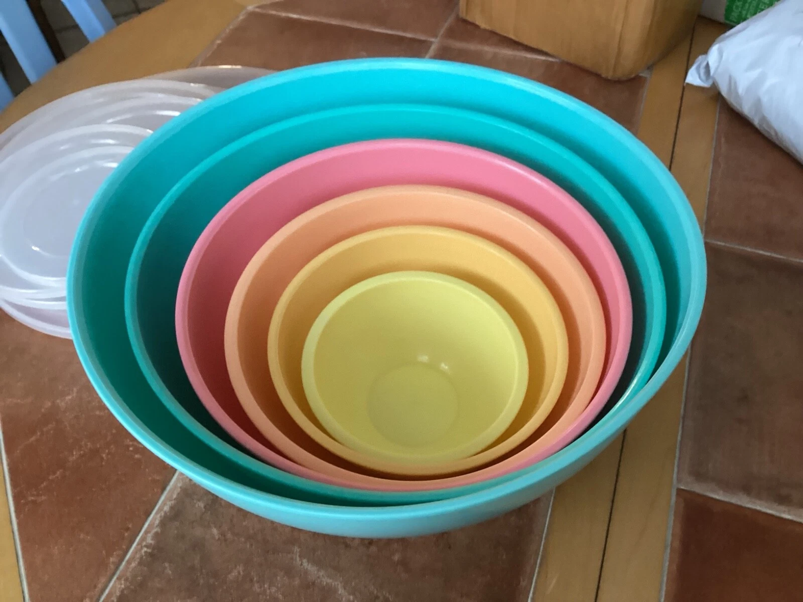 6 Piece Size Plastic Mixing Bowl Nesting Set with Lids New 12 Pieces Total