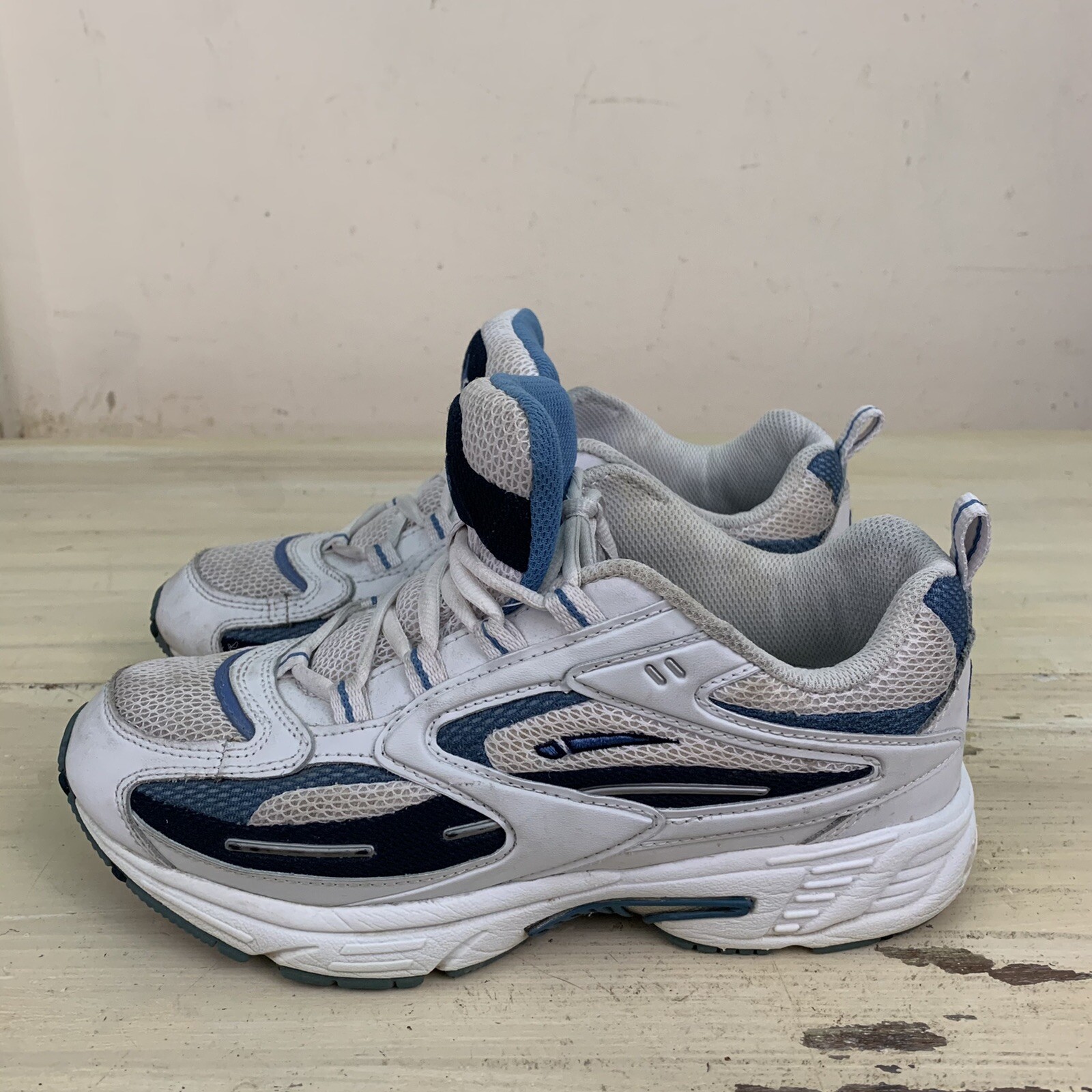 la gear womens tennis shoes