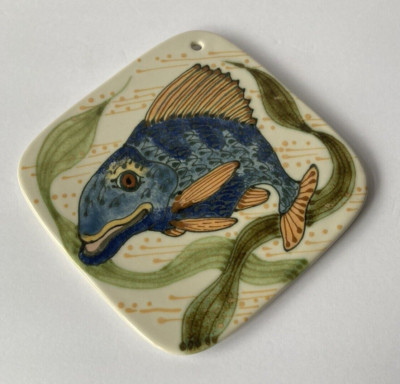 JANET ROTHWOMAN Hand Painted Fish 9'' Diamond Shape Pottery Trivet/Wall Hanging