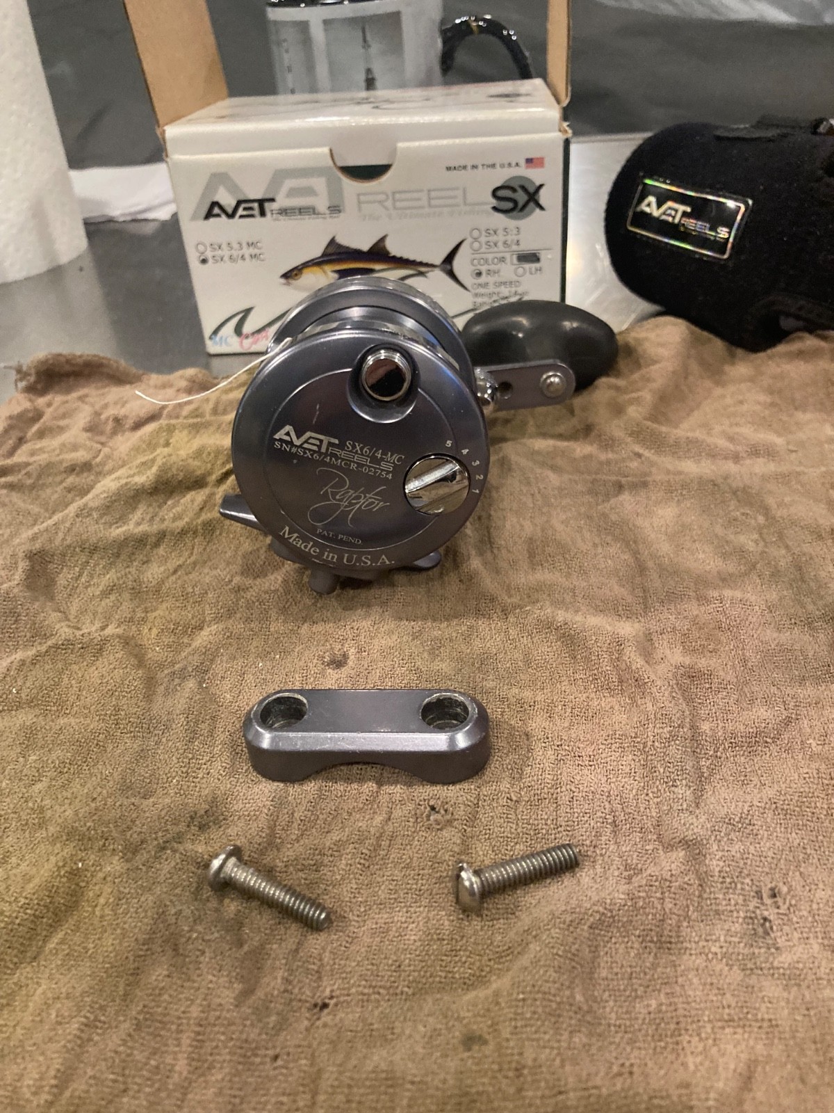 Avet Raptor Reel SX 6/4 MC RH Gun Metal