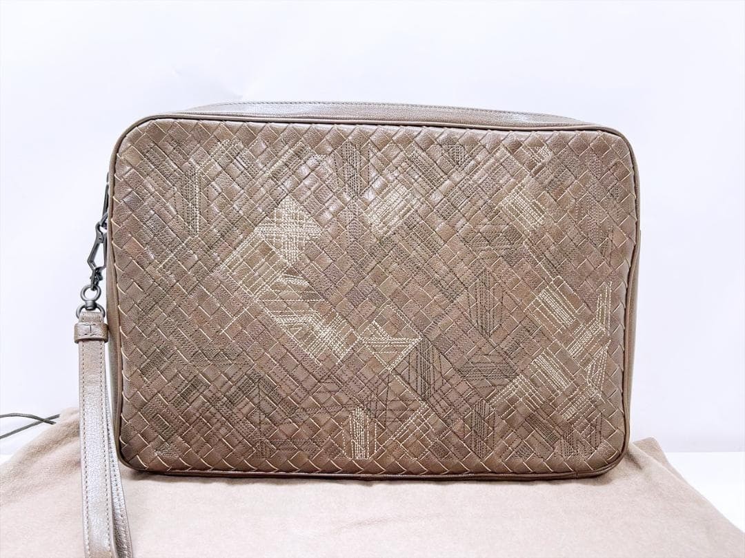 Unused, kept in good condition, Bottega Veneta Atlas Intrecciato clutch bag