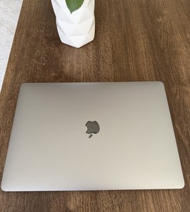 Apple MacBook Pro 15.4" (Retina Display) [Late 2016] space grau