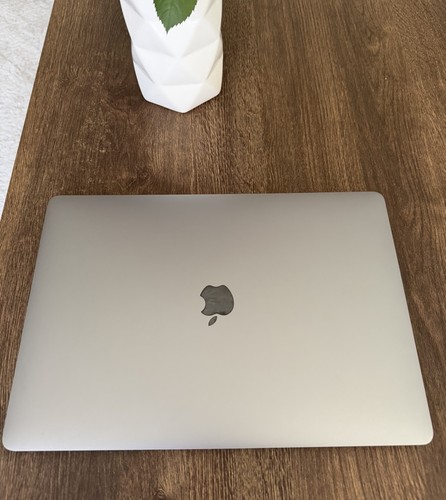 Apple MacBook Pro 15.4" (Retina Display) [Late 2016] space grau