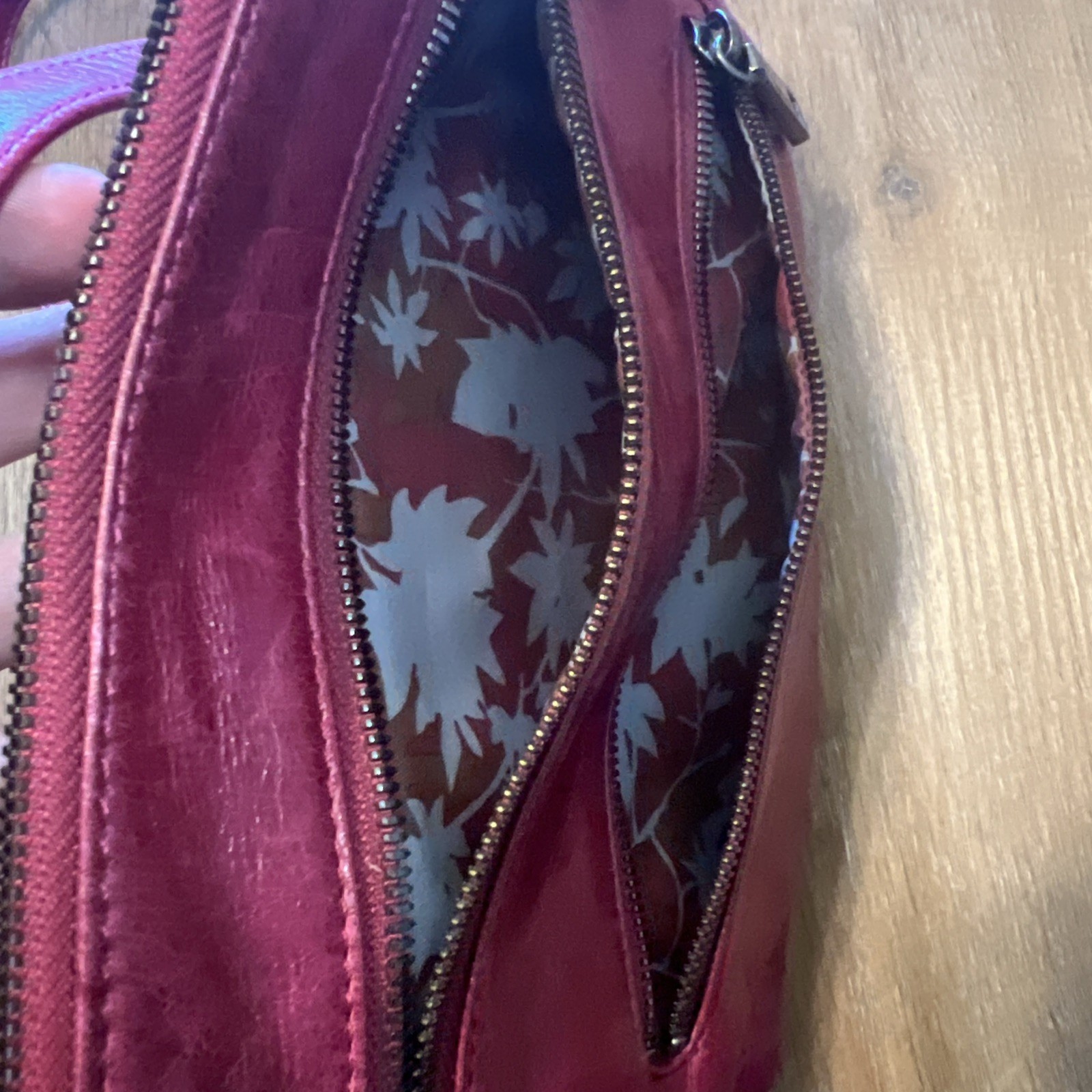 Hobo International Mara Berry Pink Leather Shoulder Bag Crossbody Purse Zippers