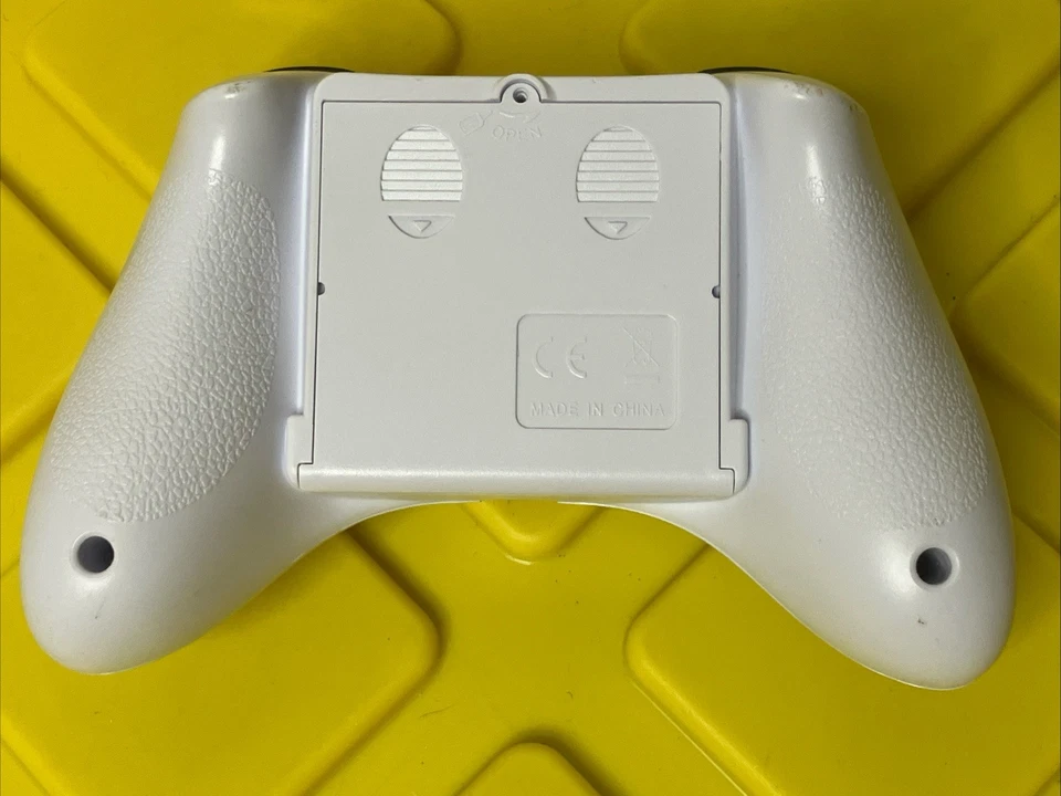 Syma D2 Red 2.4G Wireless Drone Remote Controller for X3 X4 X11C X12 - Image 2 of 4