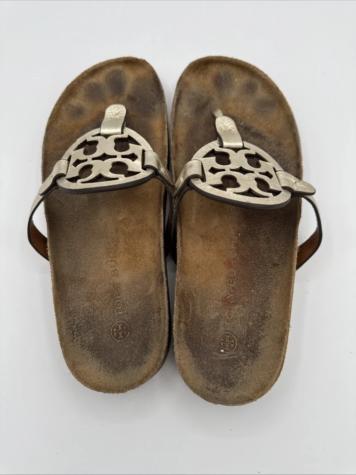 Chanclas Tory Burch Miller Cloud Spark para mujer 8 sandalias planas de cuero dorado Foto 2 de 4