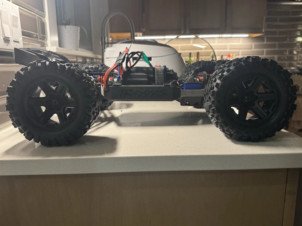 Traxxas E-Revo 2.0 VXL-6S TSM Brushless Monster Truck - Image 4 of 4