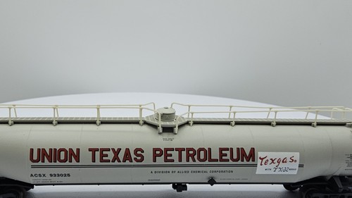 *READ Atlas N Scale 33,000 Gallon Tank Car Union Texas Petroleum ACSX 933015 - Picture 3 of 14