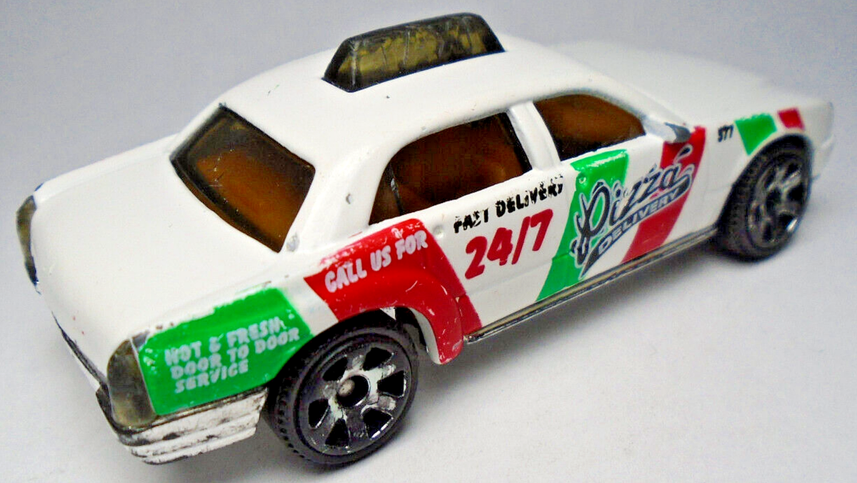 2002 MATCHBOX TAXI CAB PIZZA DELIVERY WHITE 1:64 DIECAST 2 3/4