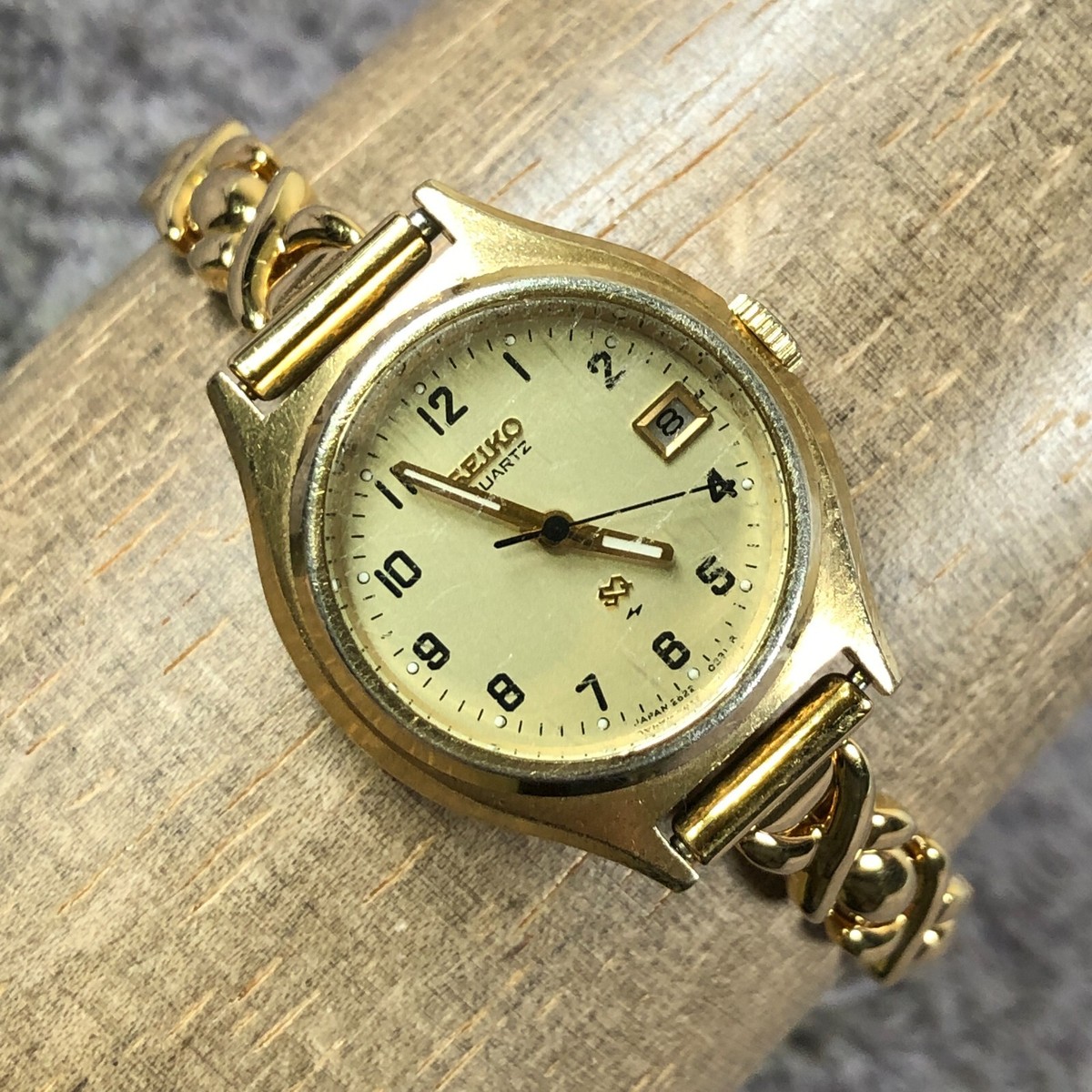 Seiko SQ Women 2622-0119 Fashion Date Gold Tone Quartz Analog 23mm